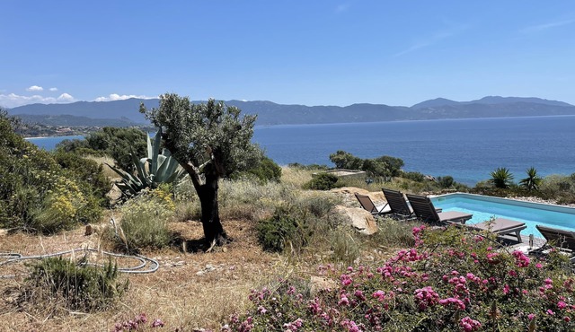 VILLA, EXCEPTIONAL LOCATION AND VIEW-PRIVATE HEATED POOL