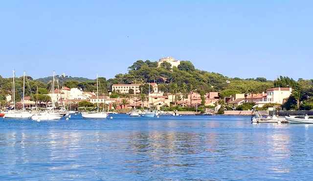 ! Villa Exceptionnelle Avec Ponton Privé à Porquerolles !