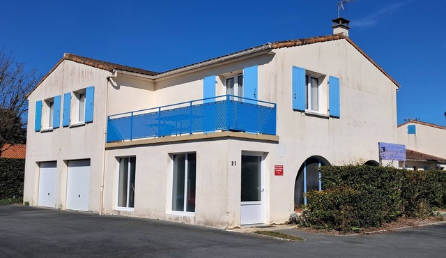 VILLA F4 (100m2) balcony, beach 300m, swimming pool, WIFI billiards table soccer