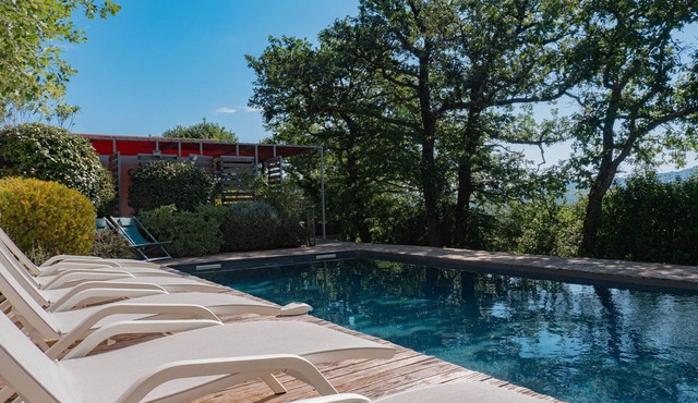 Villa 'Face Au Mont Bouquet' with Private Pool, Wi-Fi and Air Conditioning