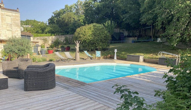 Villa facing the river in the center of Niort for up to 8 travelers
