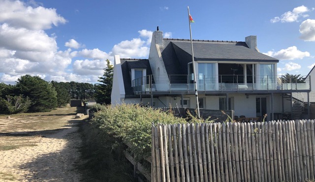 VILLA FACING THE SEA DIRECT ACCESS BEACH