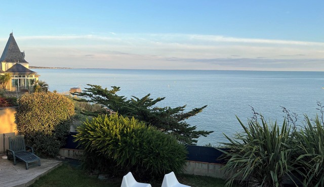 Villa facing the sea, exceptional view of the bay!