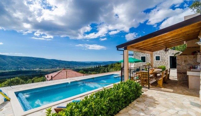 Villa Falcon Rook