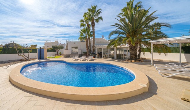 Villa Familia (Torrevieja)