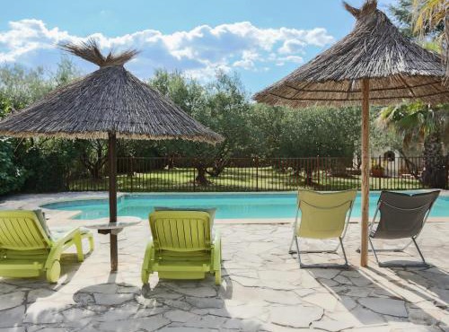 Villa familiale 7 pièces avec coin piscine privé - FR-1-785-29