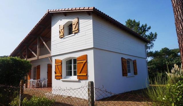 Villa familiale avec 5 chambres secteur calme (024)