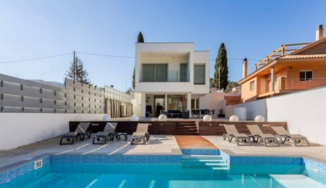 Villa Familiar de Lujo con Piscina en Pleno Garraf