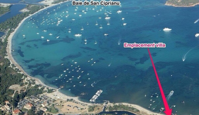 Villa 'feet in the sea' and Lac Marin