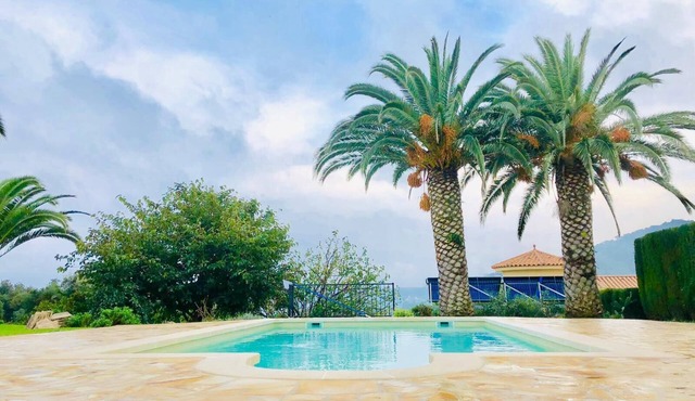 Villa Felicidad Calonge, in a quiet location with sea view and view of the mountains.