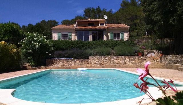 Villa, fenced private pool, heart of hills, Provence, large covered barbecue