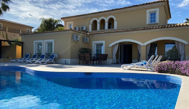Villa Finestrat with private swimming pool and all comfort for 6 people