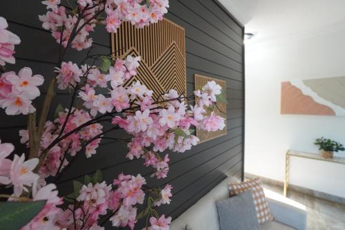 Villa Fiorō -Bold Luxury 2BR - River & Coastal Vibe