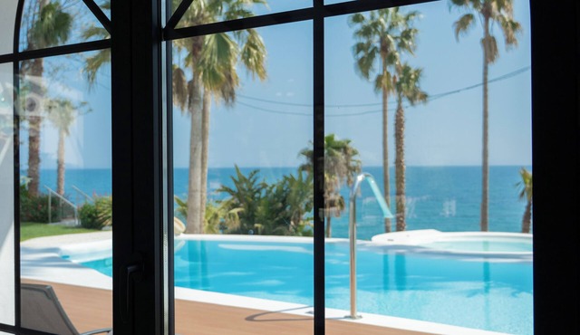 VILLA FIRST LINE OF SEA, with Private Garden of 8000m². Beach access at 3 min.