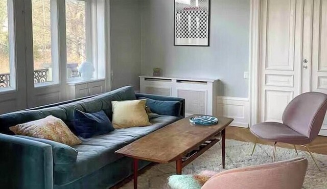Villa flat with stucco ceilings in Valby