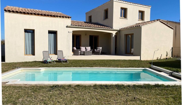 Villa Fleury, 3 bedrooms, 2 bathrooms, private pool & gardeb, 10 mins from beach