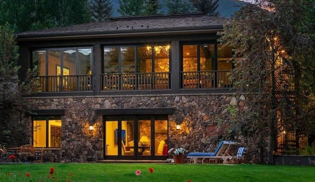 Villa Fleuve: Retreat House. A luxurious property in Sun Valley