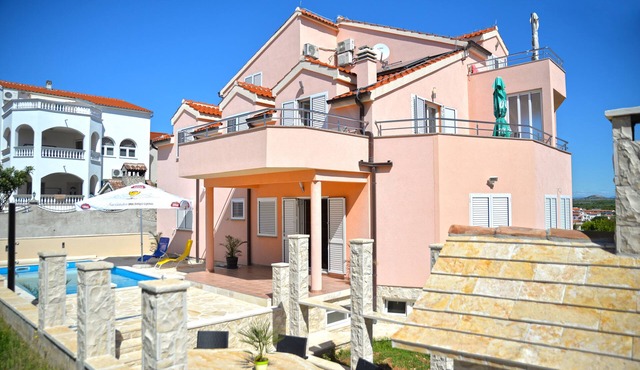 Villa Flipa with pool Ap. Ema