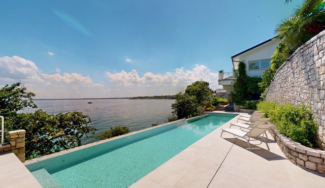 Villa Flora fronte spiaggia By Bookinggardalake