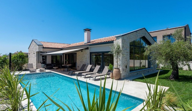 Villa Flores by Villas Guide