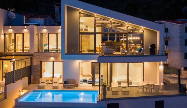 Villa Flower with 3 en-suite bedrooms, heated pool, sea views