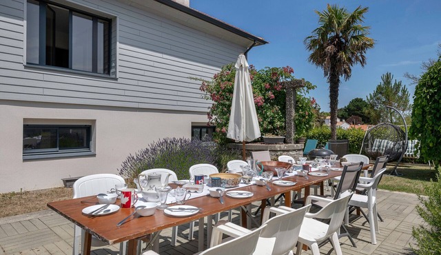 Villa for 15 people, 700m from the beach