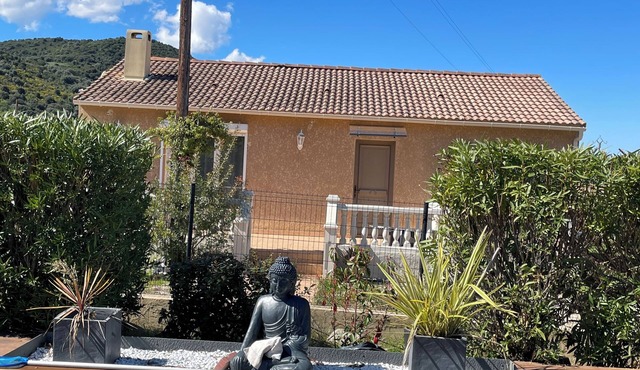 Villa for 4 people with private pool, between sea and mountains