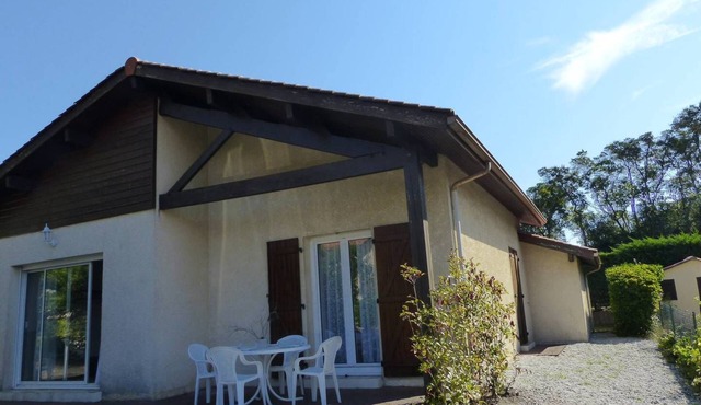 Villa for 4 persons with swimming-pool in the residence