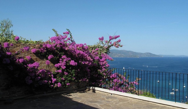 Villa for 6 people in a private estate in Gaou Bénat. Exceptional sea view