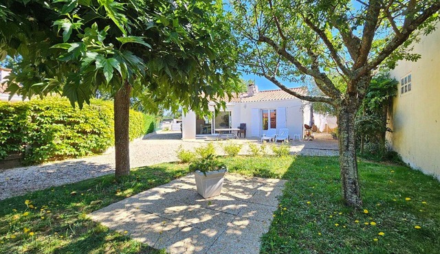 Villa for 6 with terrace, 900m from L'Aiguillon center