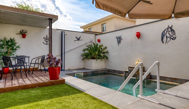 Villa for 6 People with Private Pool, Wi-Fi, and Air Conditioning