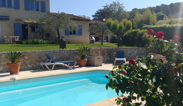 Villa for 6, private pool, 2 bathrooms, 3 air-conditioned bedrooms, golf course 3 minutes away