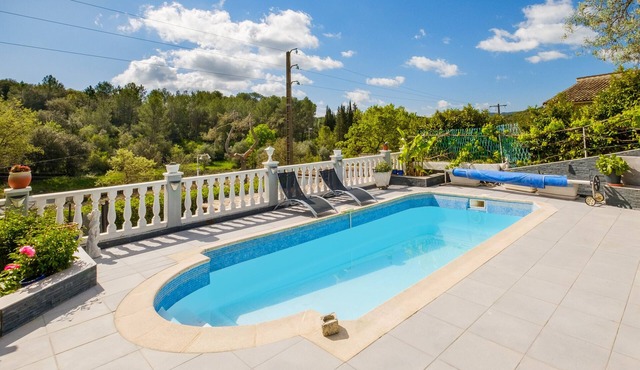 Villa for 6 with Private Pool, Wi-Fi, and Air Conditioning