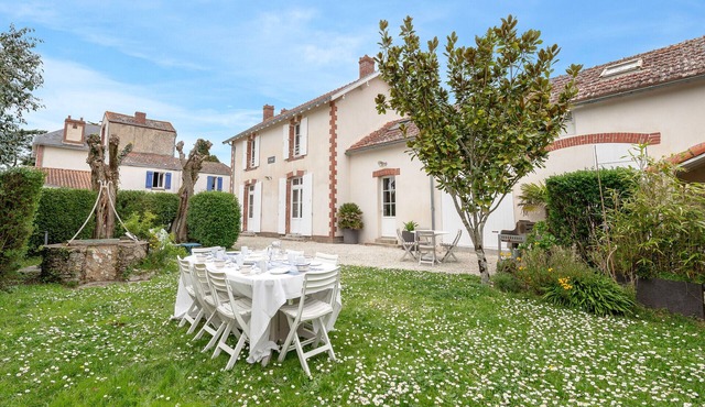 Villa for 7 adults, 1 child, 400m from the sea