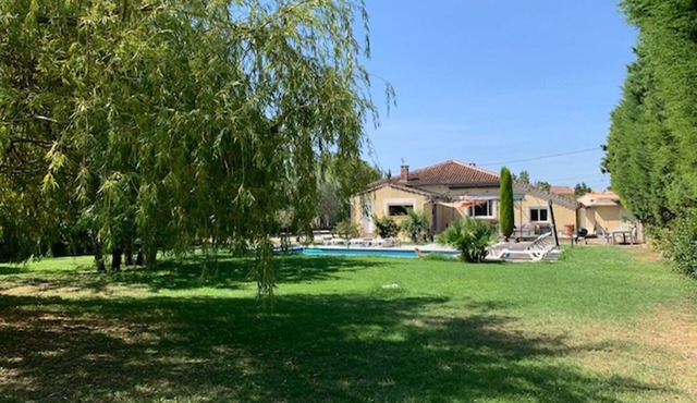 Villa for 8 persons with a brand new pool, large garden area, close to the Isle
