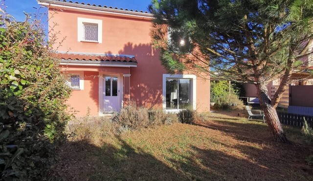 Villa for 8 people near the banks of the Saône in Montmerle