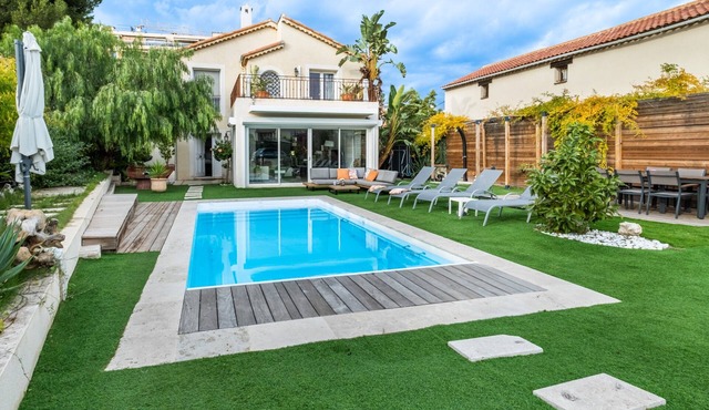 Villa for 8 Guests by the Sea with Private Pool, Wi-Fi & Air Conditioning