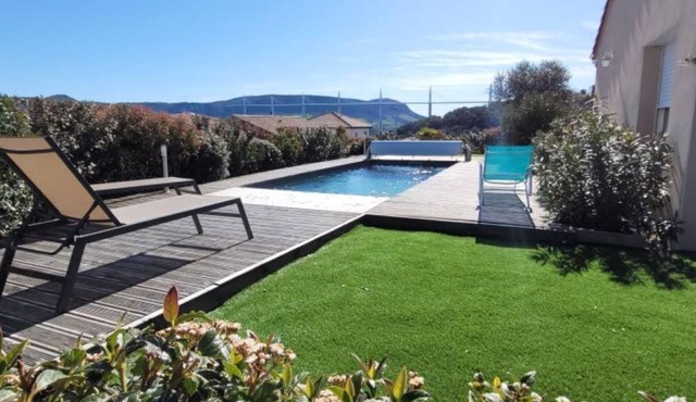 Villa for 8 people, heated pool. 4-star bed and breakfast for 6 people.