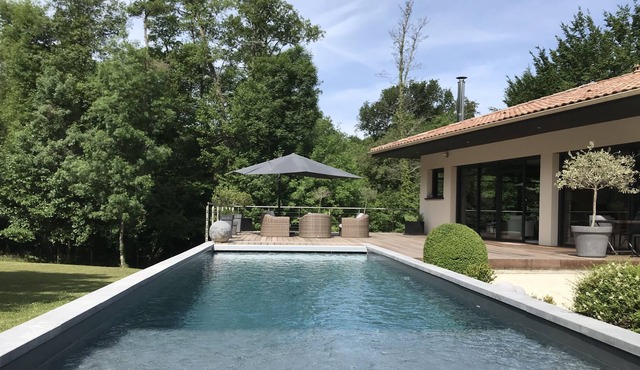 Villa for 8 people with swimming pool near Bordeaux