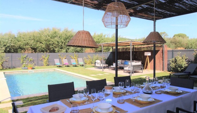 Villa for 8 people with pool, 300 meters from the sea, located in Grimaud