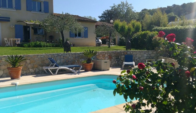 Villa for 8-private pool-4 air-conditioned bedrooms-2 bathrooms- GOLF 3mn away