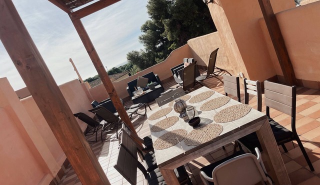 Villa for 8 with 360' view, walking distance BEACH, solarium, Pool.
