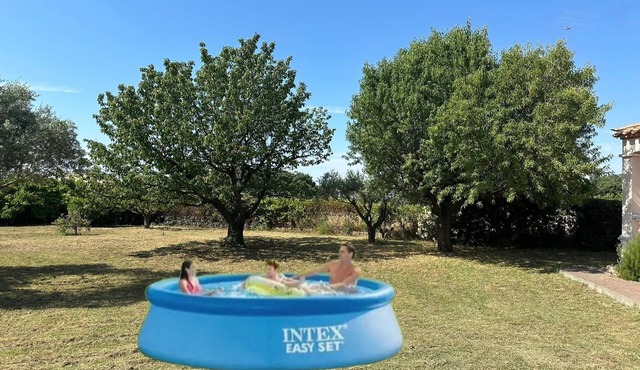 Villa for 8 with air conditioning and parking close to the sea