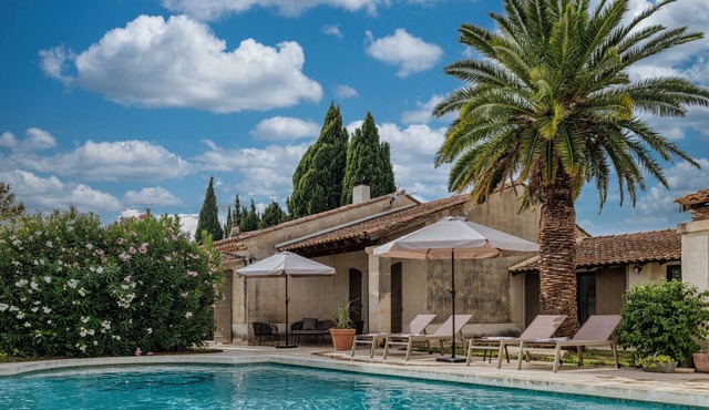 Villa for 8P, heated pool, table tennis, boules, in Maillane, Alpilles.