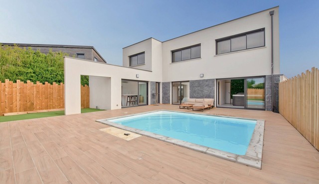 Villa for 9 - Heated Pool - Jacuzzi - petanque