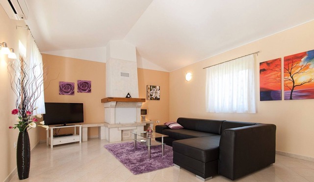 Villa for up to 6 persons with pool, surrounded by nature