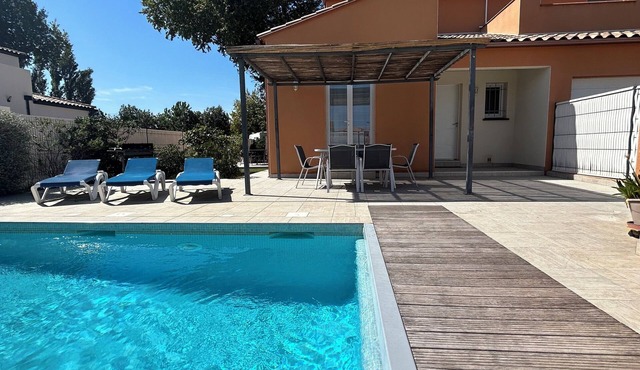 Villa for up to 8 people, with pool and close to beaches