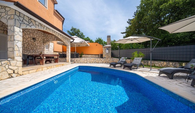 Villa Fortuna up to 10 People with heated private pool by 22Estates