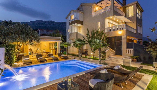 Villa Fox Exclusive - HEATED POOL, SEA VIEW, GYM & BBQ