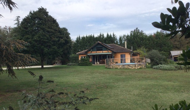 Villa Intime Avec Piscine en Périgord Blanc